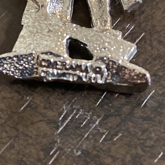 Cinerama Cranston RI Minuteman Silver Tone Brooch - Picture 3 of 3